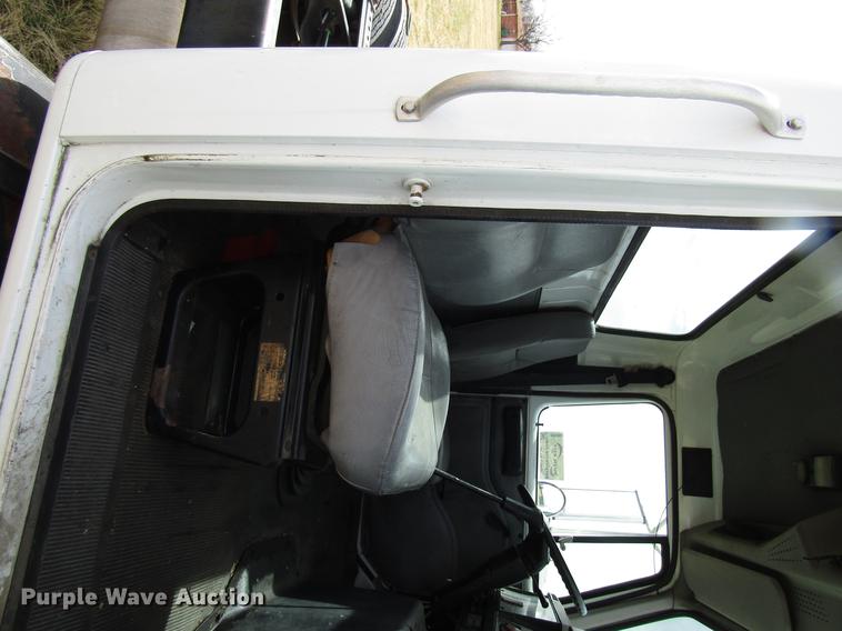 image for item DB6863 1997 International 4700 semi truck