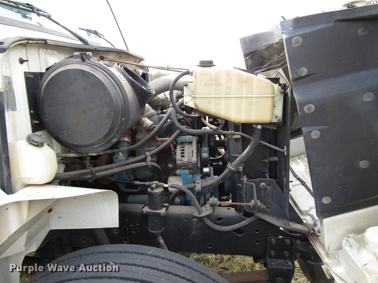 image for item DB6863 1997 International 4700 semi truck