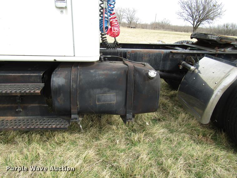 image for item DB6863 1997 International 4700 semi truck