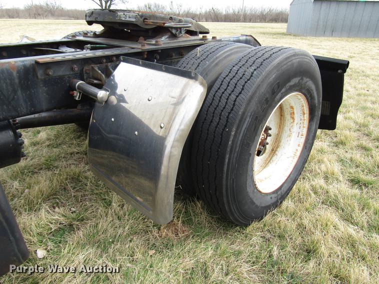 image for item DB6863 1997 International 4700 semi truck