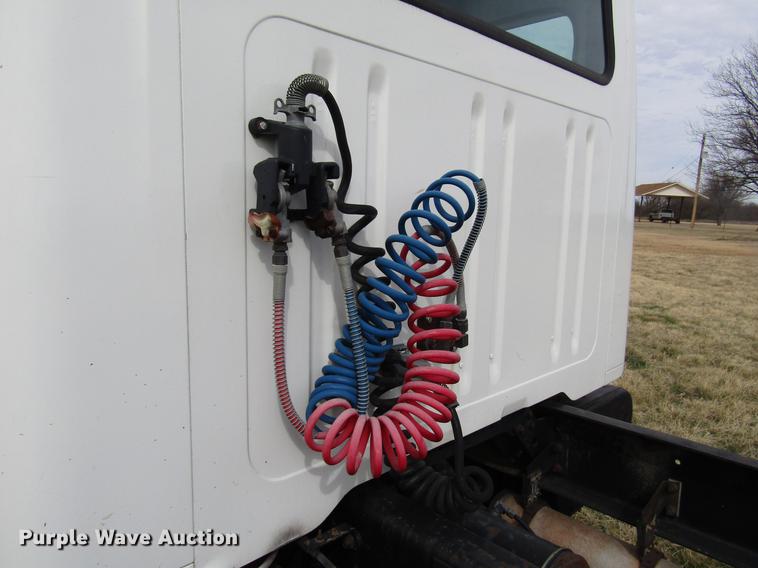 image for item DB6863 1997 International 4700 semi truck