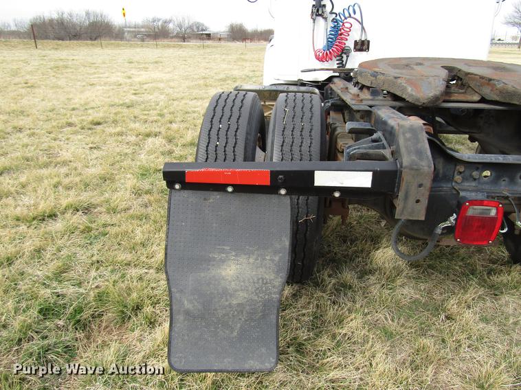 image for item DB6863 1997 International 4700 semi truck