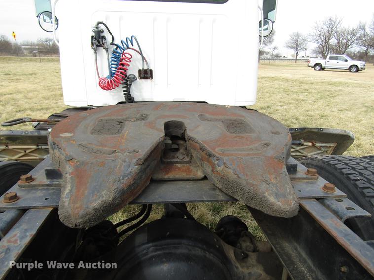 image for item DB6863 1997 International 4700 semi truck