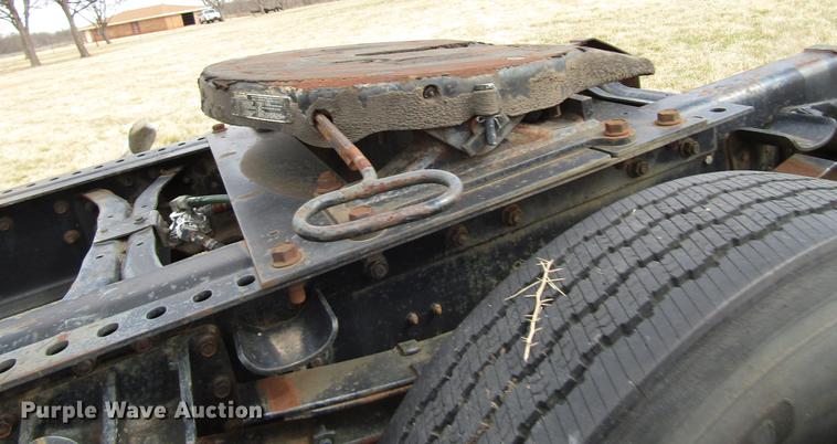 image for item DB6863 1997 International 4700 semi truck