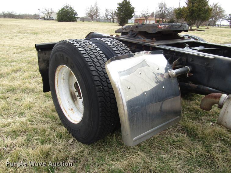 image for item DB6863 1997 International 4700 semi truck