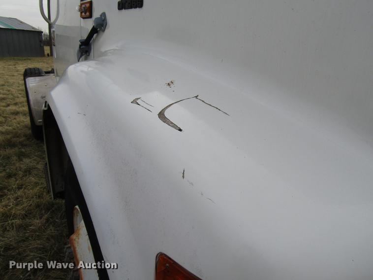 image for item DB6863 1997 International 4700 semi truck