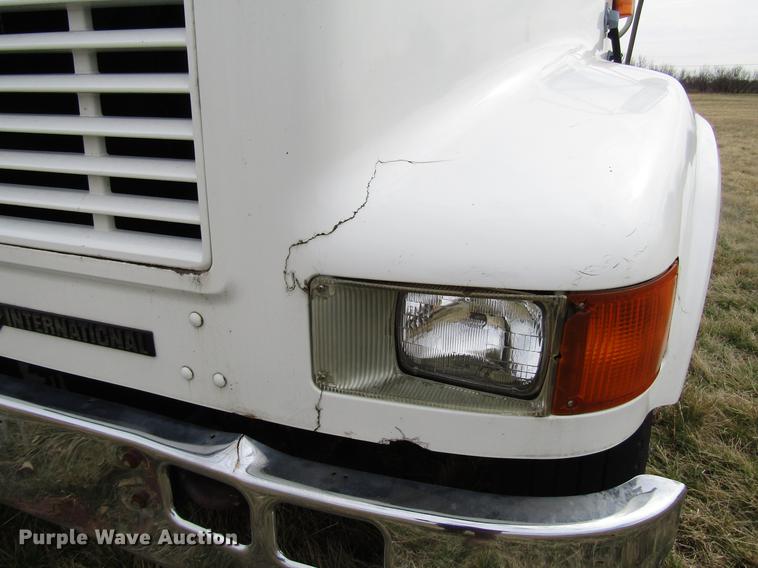 image for item DB6863 1997 International 4700 semi truck