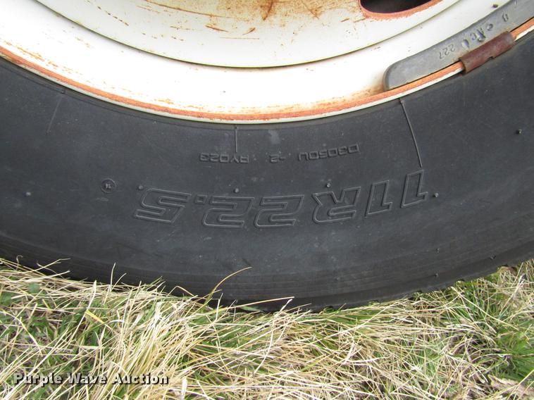 image for item DB6863 1997 International 4700 semi truck