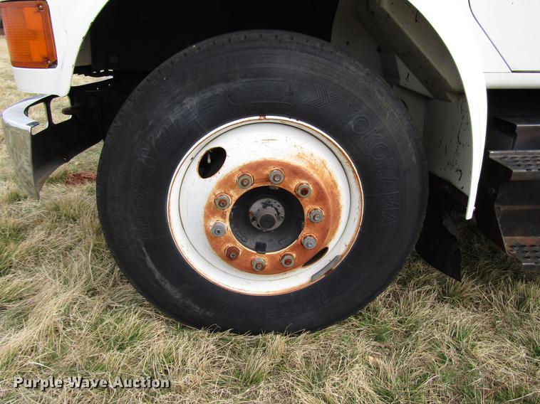 image for item DB6863 1997 International 4700 semi truck