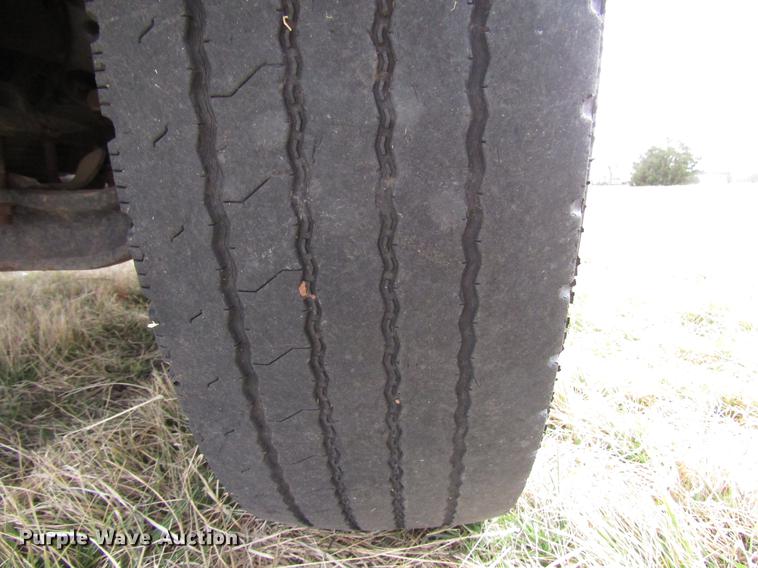 image for item DB6863 1997 International 4700 semi truck