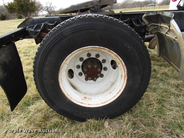 image for item DB6863 1997 International 4700 semi truck