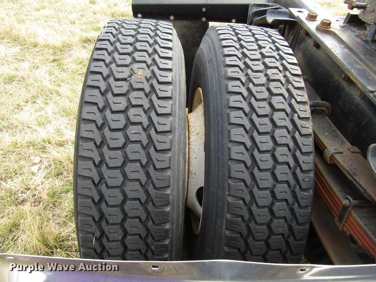 image for item DB6863 1997 International 4700 semi truck