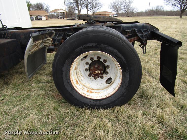 image for item DB6863 1997 International 4700 semi truck