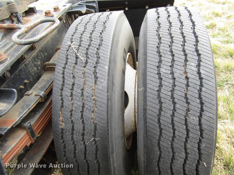 image for item DB6863 1997 International 4700 semi truck