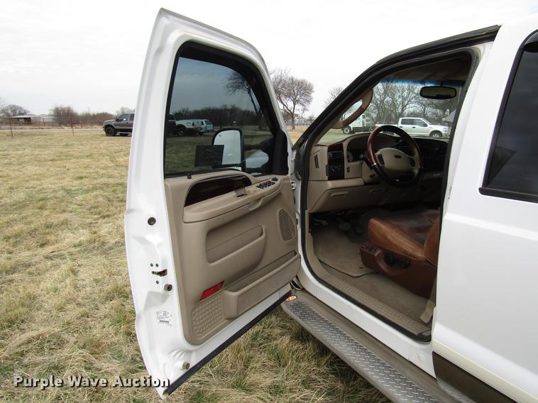 image for item DB6864 2005 Ford F350 Super Duty King Ranch Crew Cab pickup truck
