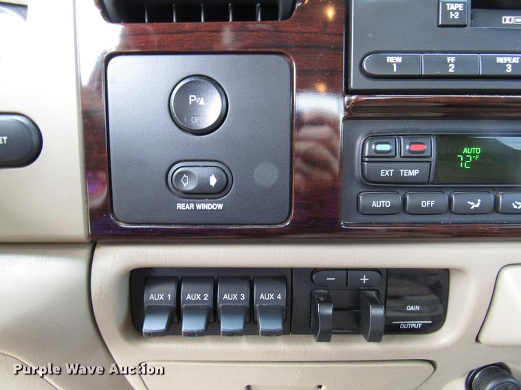 image for item DB6864 2005 Ford F350 Super Duty King Ranch Crew Cab pickup truck