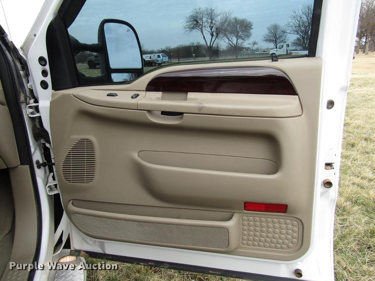 image for item DB6864 2005 Ford F350 Super Duty King Ranch Crew Cab pickup truck