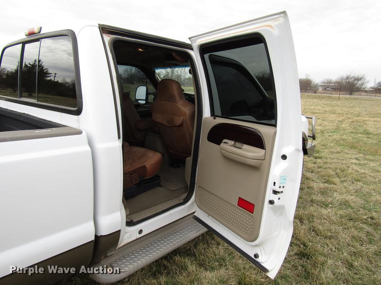 image for item DB6864 2005 Ford F350 Super Duty King Ranch Crew Cab pickup truck
