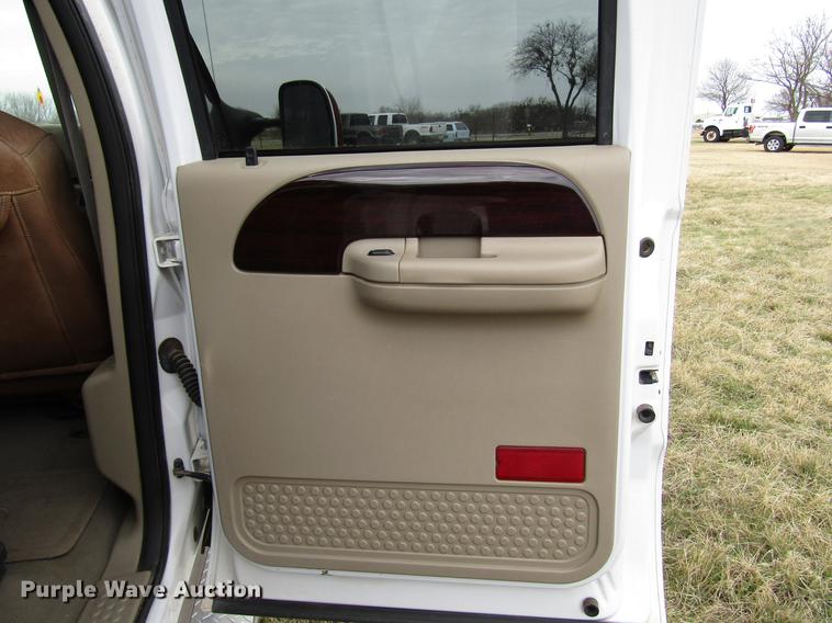 image for item DB6864 2005 Ford F350 Super Duty King Ranch Crew Cab pickup truck