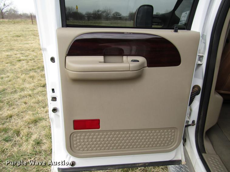 image for item DB6864 2005 Ford F350 Super Duty King Ranch Crew Cab pickup truck