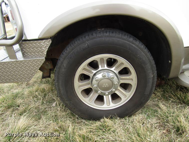 image for item DB6864 2005 Ford F350 Super Duty King Ranch Crew Cab pickup truck