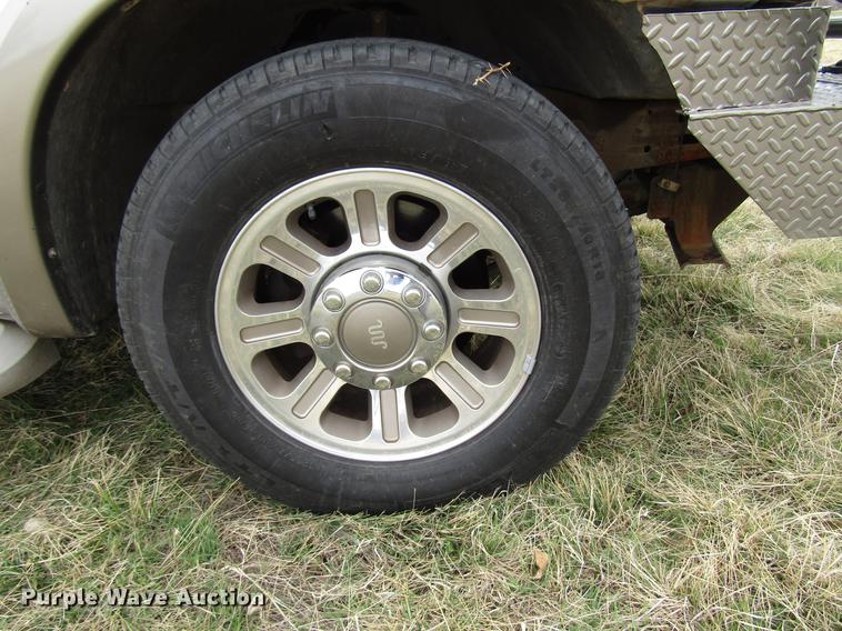 image for item DB6864 2005 Ford F350 Super Duty King Ranch Crew Cab pickup truck