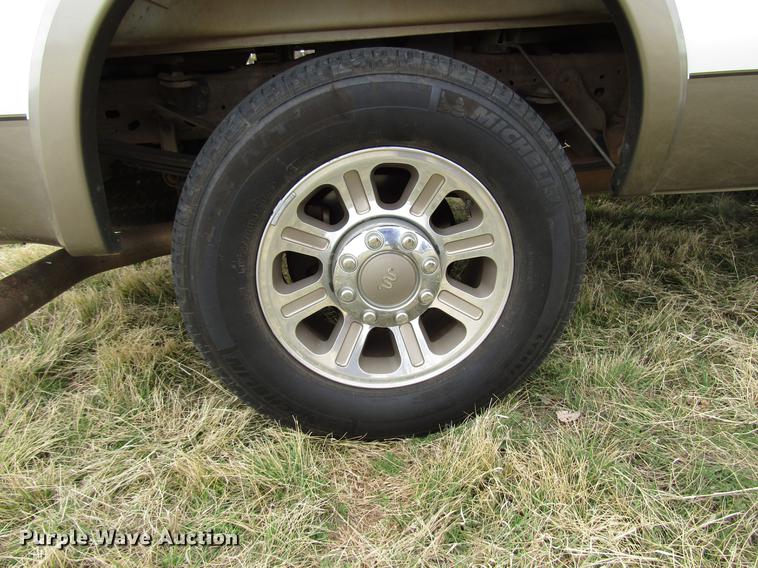 image for item DB6864 2005 Ford F350 Super Duty King Ranch Crew Cab pickup truck