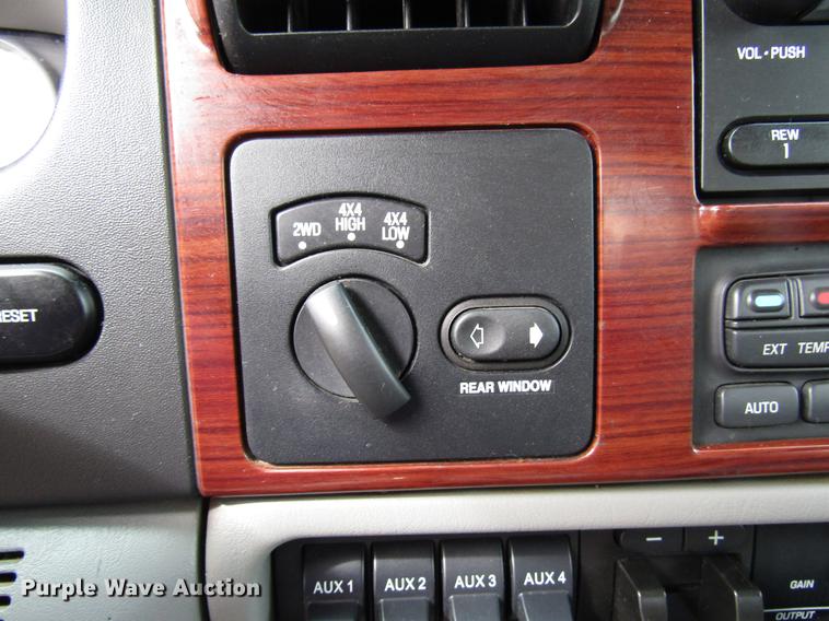 image for item DB6866 2006 Ford F250 Super Duty Crew Cab pickup truck