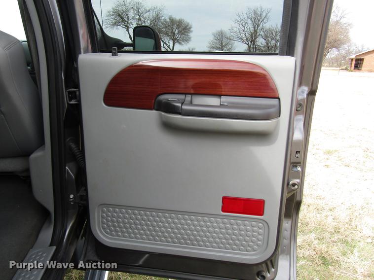 image for item DB6866 2006 Ford F250 Super Duty Crew Cab pickup truck