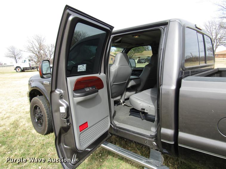 image for item DB6866 2006 Ford F250 Super Duty Crew Cab pickup truck