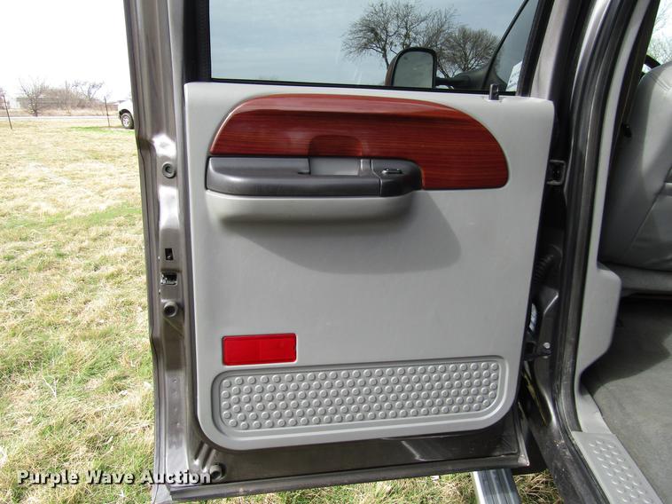 image for item DB6866 2006 Ford F250 Super Duty Crew Cab pickup truck