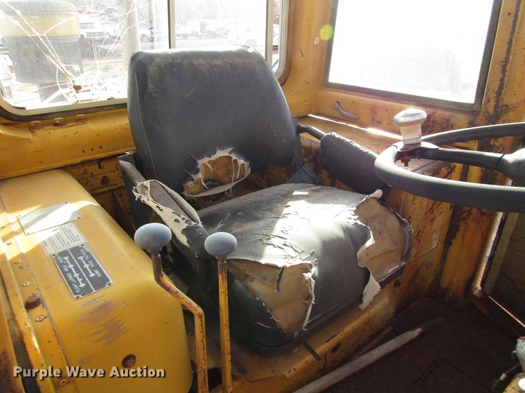 image for item DB6876 1972 Caterpillar 930C wheel loader