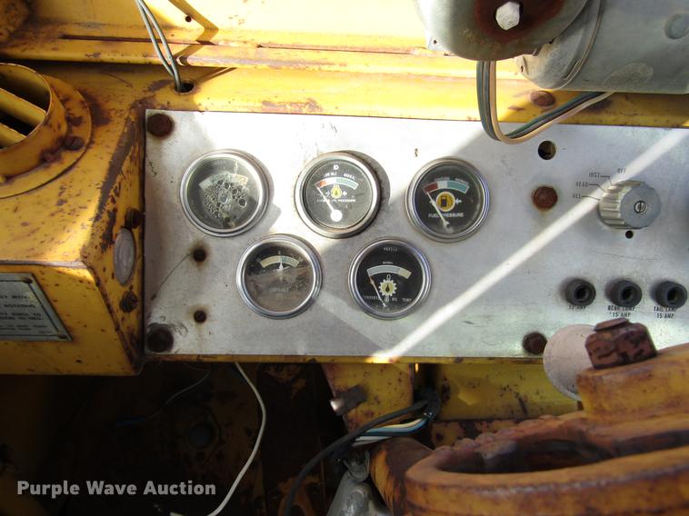 image for item DB6876 1972 Caterpillar 930C wheel loader