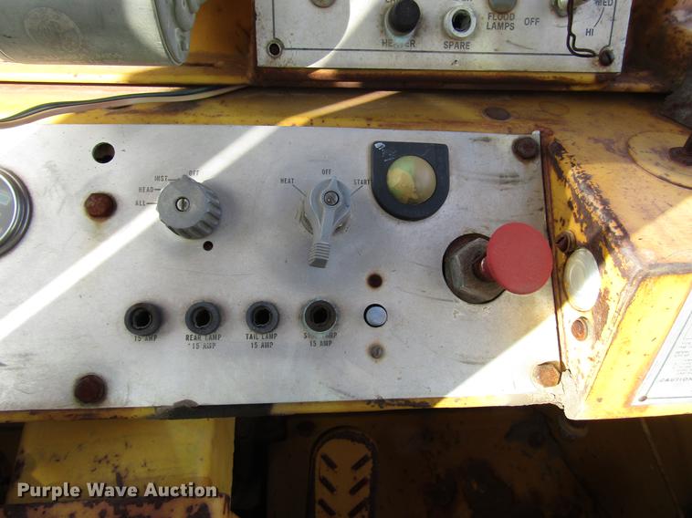 image for item DB6876 1972 Caterpillar 930C wheel loader