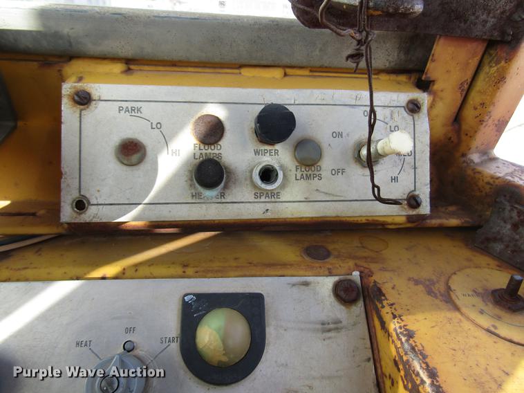 image for item DB6876 1972 Caterpillar 930C wheel loader