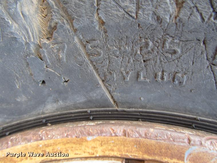 image for item DB6876 1972 Caterpillar 930C wheel loader