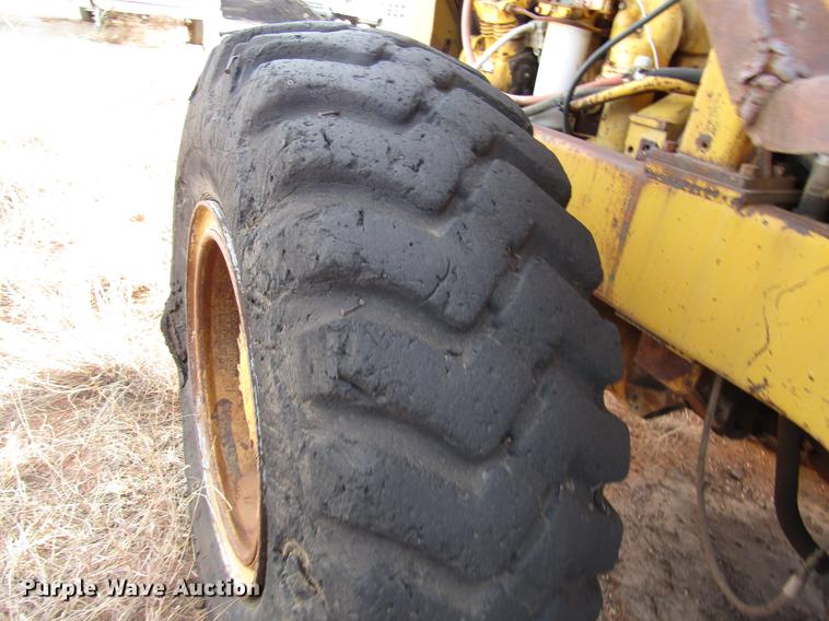 image for item DB6876 1972 Caterpillar 930C wheel loader
