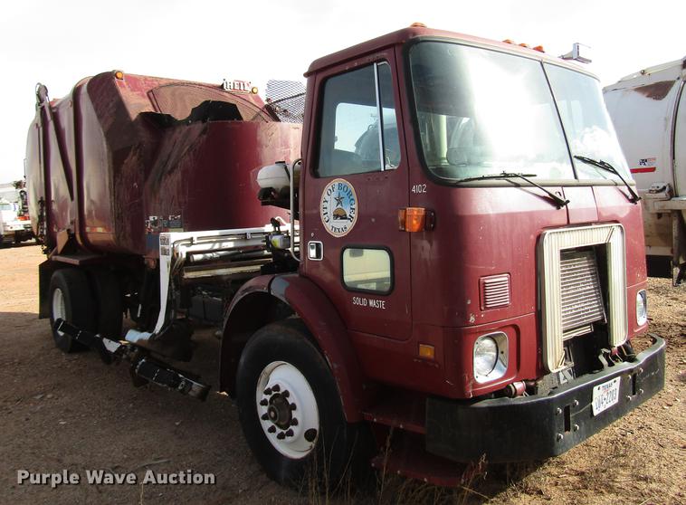 image for item DB6879 1999 Volvo Xpeditor refuse truck