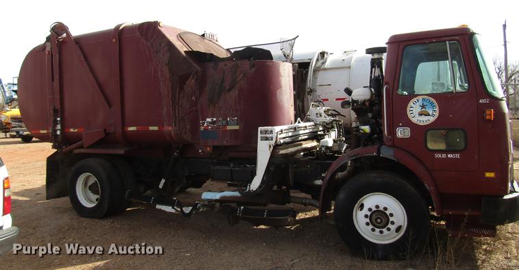 image for item DB6879 1999 Volvo Xpeditor refuse truck