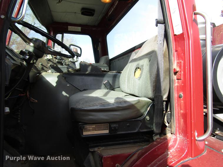 image for item DB6879 1999 Volvo Xpeditor refuse truck