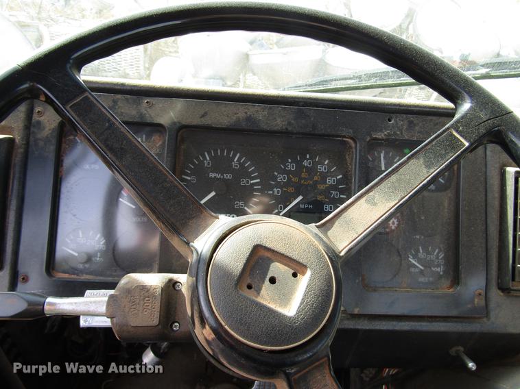 image for item DB6879 1999 Volvo Xpeditor refuse truck