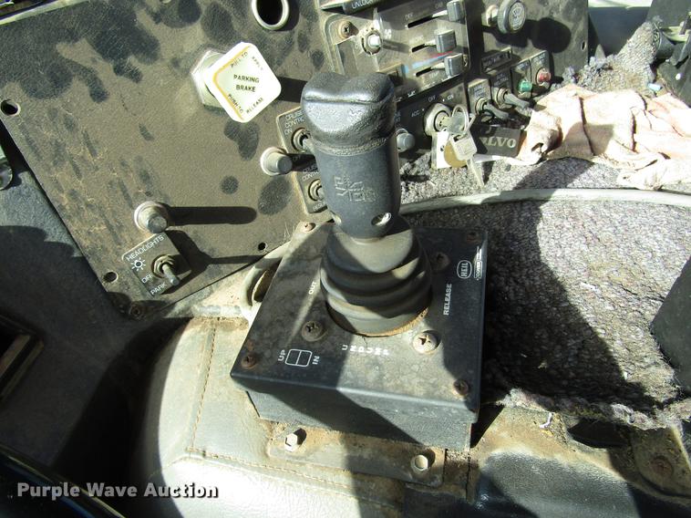 image for item DB6879 1999 Volvo Xpeditor refuse truck