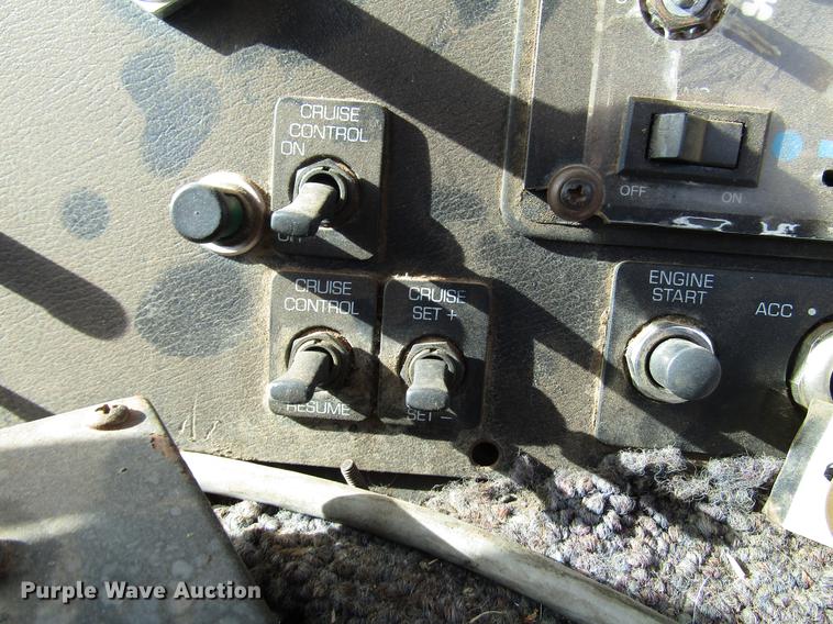 image for item DB6879 1999 Volvo Xpeditor refuse truck