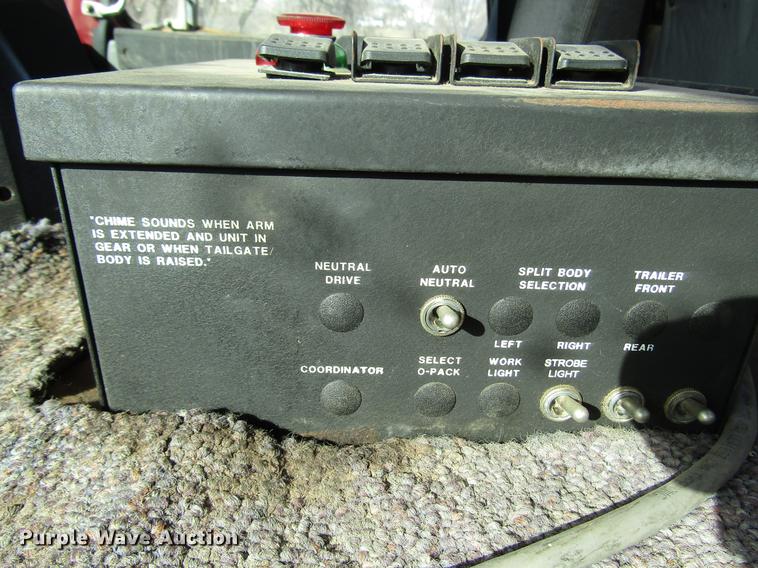 image for item DB6879 1999 Volvo Xpeditor refuse truck