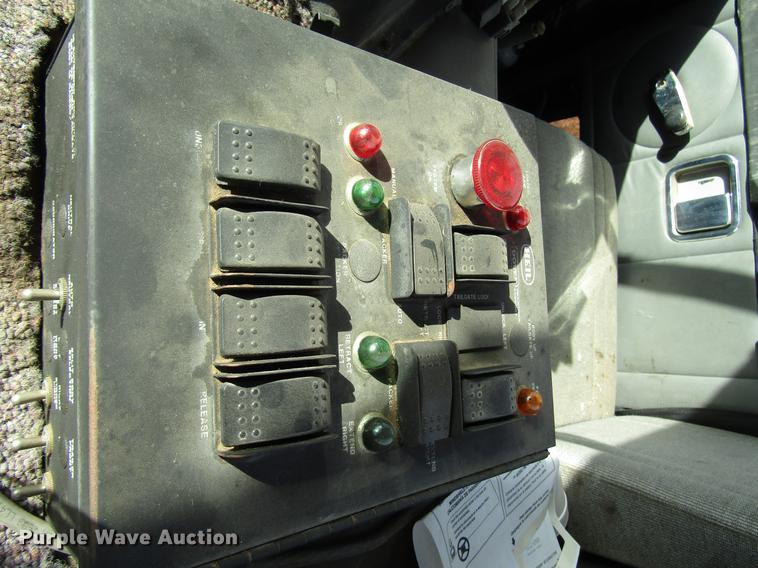 image for item DB6879 1999 Volvo Xpeditor refuse truck