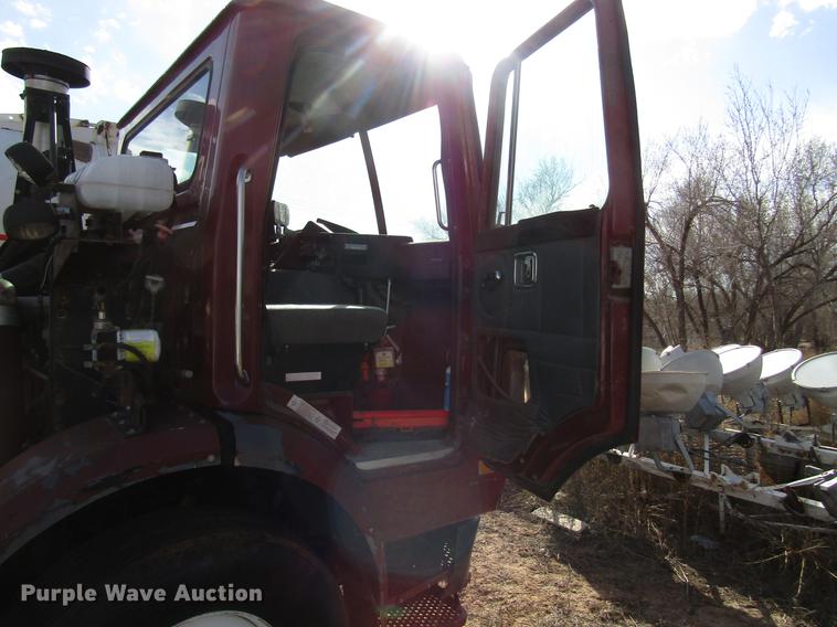 image for item DB6879 1999 Volvo Xpeditor refuse truck