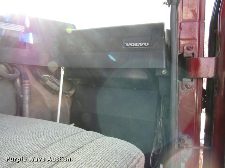 image for item DB6879 1999 Volvo Xpeditor refuse truck