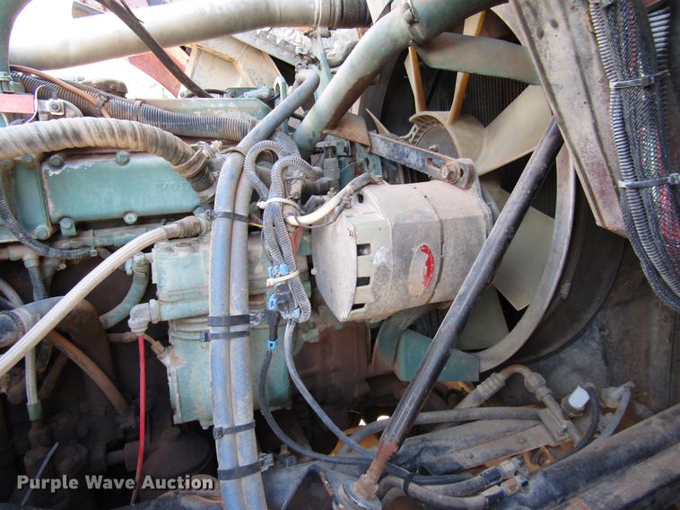 image for item DB6879 1999 Volvo Xpeditor refuse truck