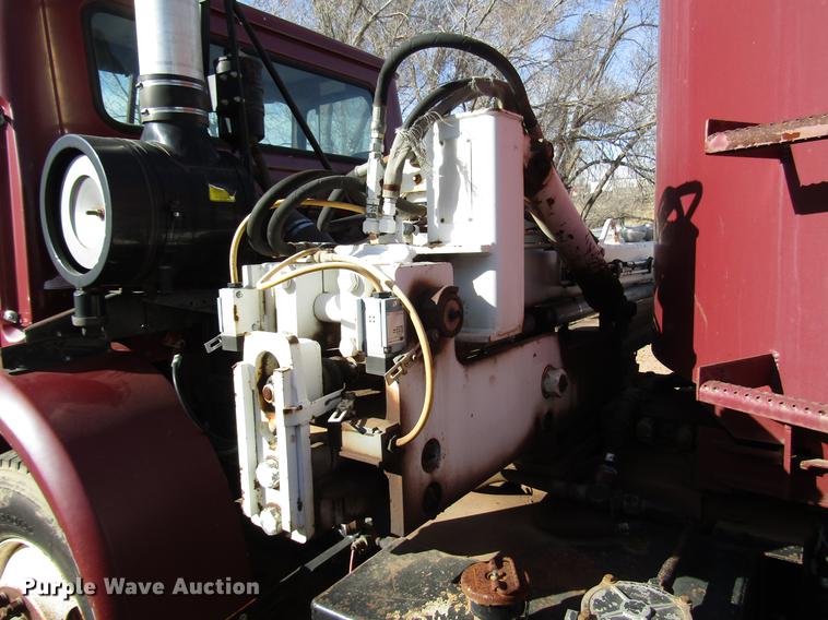 image for item DB6879 1999 Volvo Xpeditor refuse truck