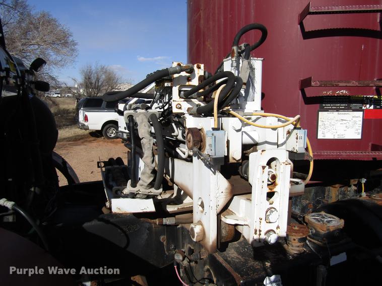 image for item DB6879 1999 Volvo Xpeditor refuse truck